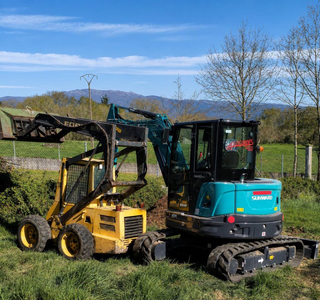 Maquinaria para obras en Ourense con miniexcavadora y medios auxiliares
