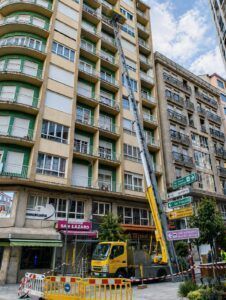 Servicio de plataforma elevadora en Ourense para obras y reformas