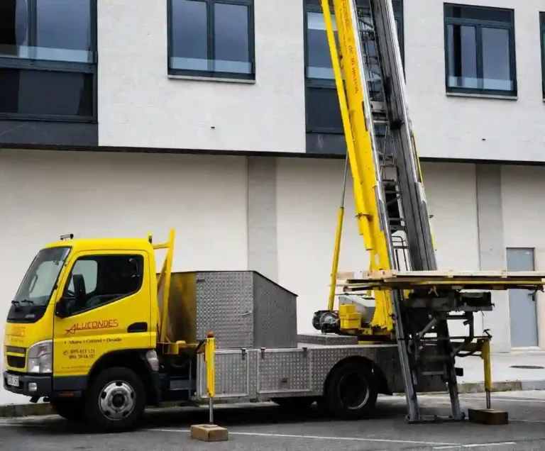 Plataforma elevadora por fachada en Ourense
