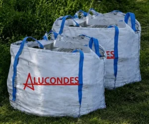 Retirada de sacos de escombro en Ourense
