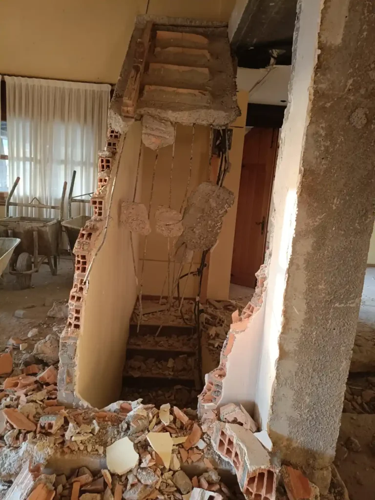 Derribo interior de una vivienda en Ourense